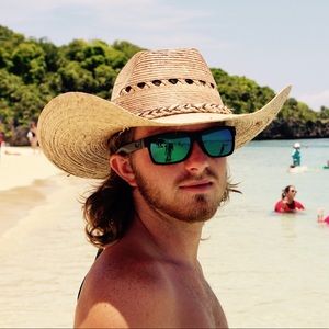 Meet your Posher, Dustin